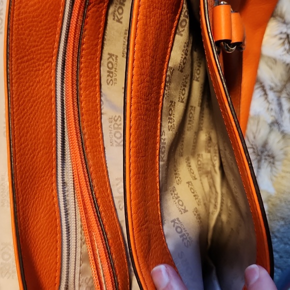 Michael Kors Margot Bag - Picture 4 of 9